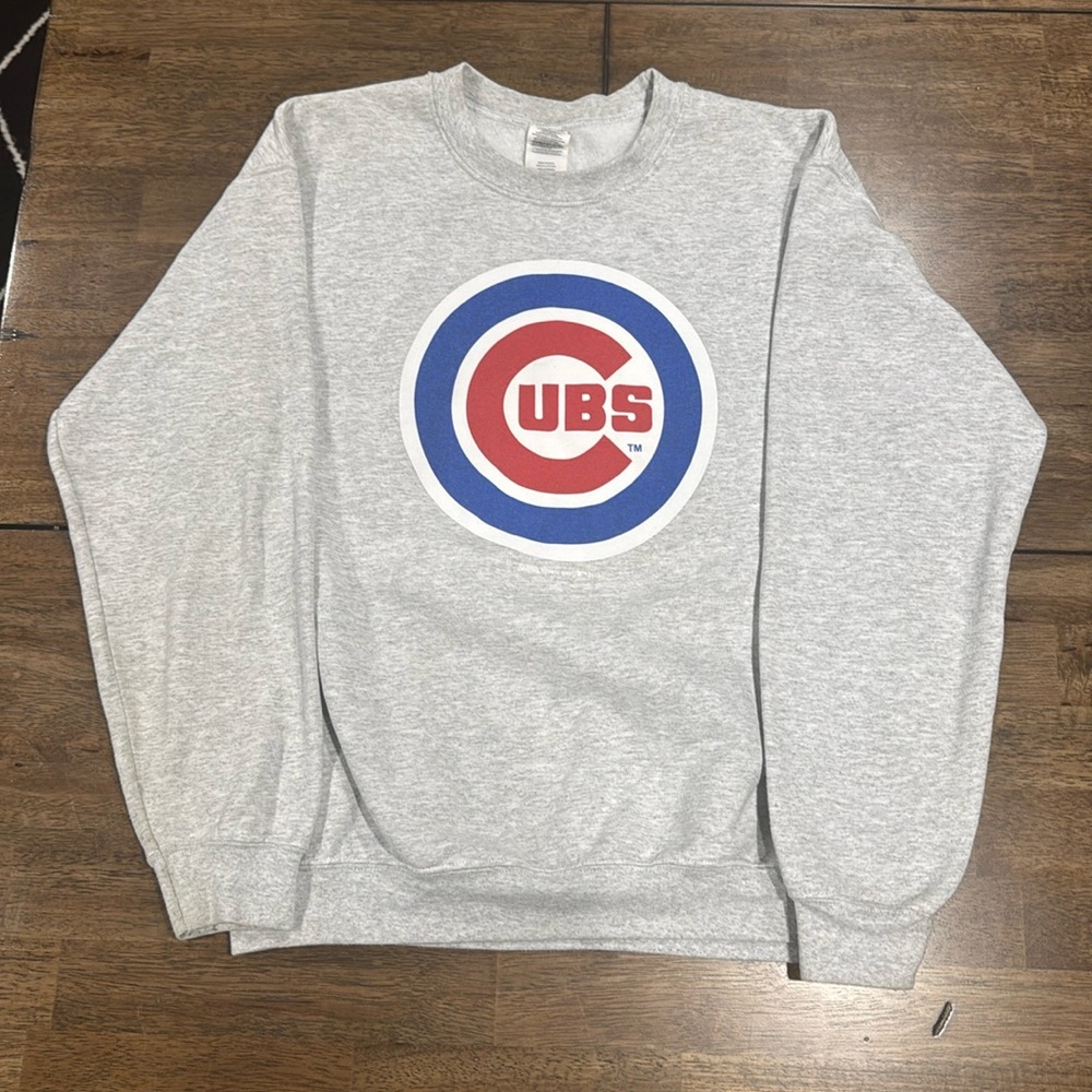 Gildan Chicago Cubs sweatshirt. Size Medium.